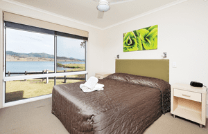 Lake Somerset Holiday Park’s Lakeview Villas are generously appointed with queen and single beds as well as great views out of the bedroom windows.