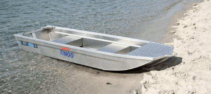 The smaller Tinoo can also be paddled.