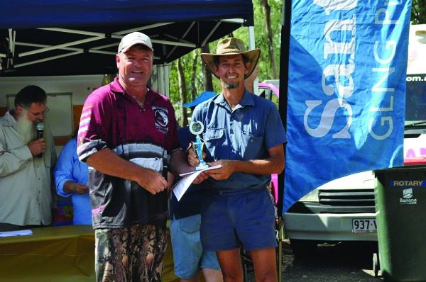 Glen Ronnfeldt landed the biggest saratoga overall and was presented with the Don Weise Memorial Trophy by Dave Hodge. 