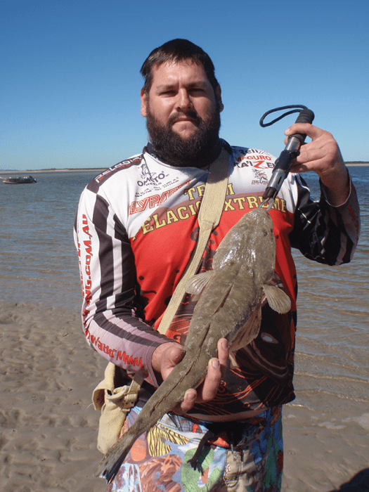 Brad Handley with a good bank-caught lizard. 