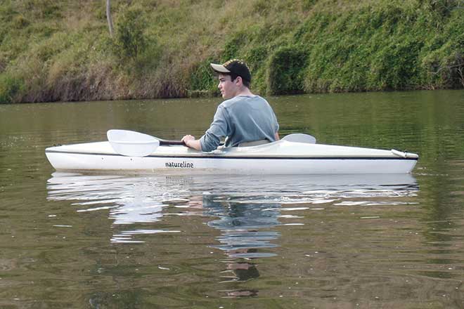 kids paddling