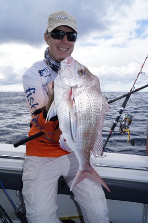 catching snapper offshore brisbane